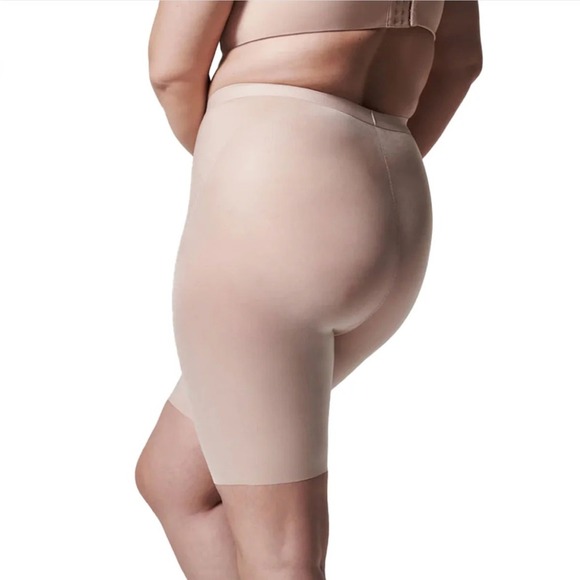 Spanx Invisible Shaping Mid-Thigh Short Large New - Picture 3 of 5